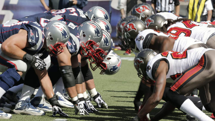 The New England Patriots and the Tampa Bay Buccaneers at the snap at the line of scrimmage (Photo by Winslow Townson/Getty Images)