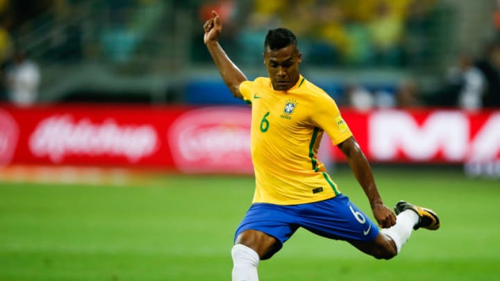 SAO PAULO, BRAZIL - OCTOBER 10: Alex Sandro of Brazil in action during the match between Brazil and Chile for the 2018 FIFA World Cup Russia Qualifier at Allianz Parque Stadium on October 10, 2017 in Sao Paulo, Brazil. (Photo by Alexandre Schneider/Getty Images)