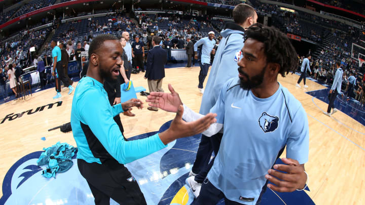 MEMPHIS, TN – OCTOBER 30: Kemba Walker #15 of the Charlotte Hornets and Mike Conley #11 of the Memphis Grizzlies shake hands before the game on October 30, 2017 at FedExForum in Memphis, Tennessee. NOTE TO USER: User expressly acknowledges and agrees that, by downloading and or using this photograph, user is consenting to the terms and conditions of the Getty Images License Agreement. Mandatory Copyright Notice: Copyright 2017 NBAE (Photo by Joe Murphy/NBAE via Getty Images)