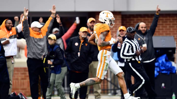 Tennessee fans on the sideline cheer as Tennessee wide receiver Jalin Hyatt (11) scores a touchdown during the NCAA college football game against Missouri on Saturday, November 12, 2022 in Knoxville, Tenn.Ut Vs Missouri