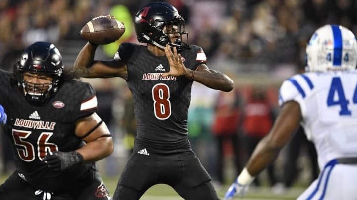 Oct 14, 2016; Louisville, KY, USA; Louisville Cardinals quarterback Lamar Jackson (8) looks to pass against the Duke Blue Devils during the first quarter at Papa John