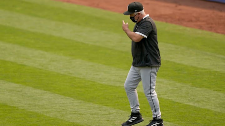 OAKLAND, CALIFORNIA - OCTOBER 01: Manager Rick Renteria #17 of the Chicago White Sox signals the bullpen to make a pitching change against the Oakland Athletics during the first inning of Game Three of the American League Wild Card Round at RingCentral Coliseum on October 01, 2020 in Oakland, California. (Photo by Thearon W. Henderson/Getty Images)