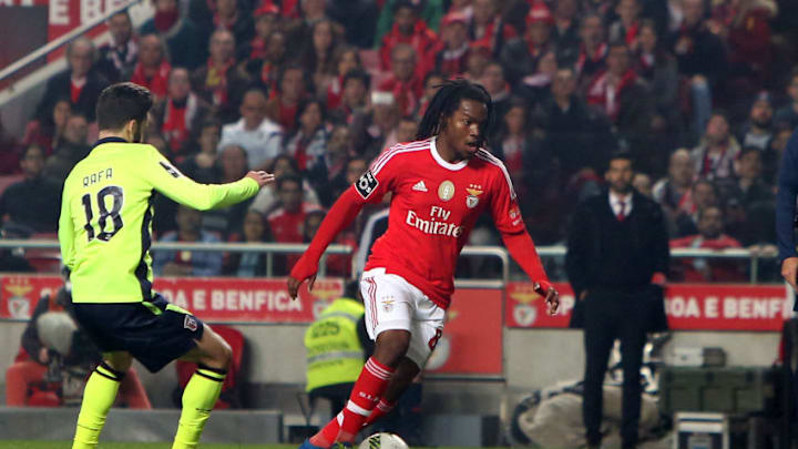 Benfica's midfielder Renato Sanches vies with Braga's midfielder Rafa Silva during the Portuguese League football match SL Benfica v SC Braga at Luz stadium in Lisbon on April 1, 2016. Benfica wins 5-1. ( Photo by Pedro Fiúza/NurPhoto via Getty Images)