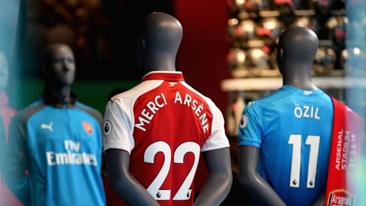 LONDON, ENGLAND - APRIL 26: An Arsenal shirt showing thanks to Arsene Wenger is sold inside the club shop prior to the UEFA Europa League Semi Final leg one match between Arsenal FC and Atletico Madrid at Emirates Stadium on April 26, 2018 in London, United Kingdom. (Photo by Mike Hewitt/Getty Images)