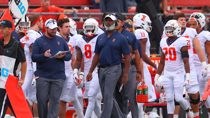 PISCATAWAY, NJ - OCTOBER 06: Illinois Fighting Illini head coach Lovie Smith during the College Football Game between the Rutgers Scarlet Knights and the Illinois Fighting Illini on October 6, 2018, at HighPoint.Com Stadium in Piscataway, NJ. (Photo by Rich Graessle/Icon Sportswire via Getty Images)