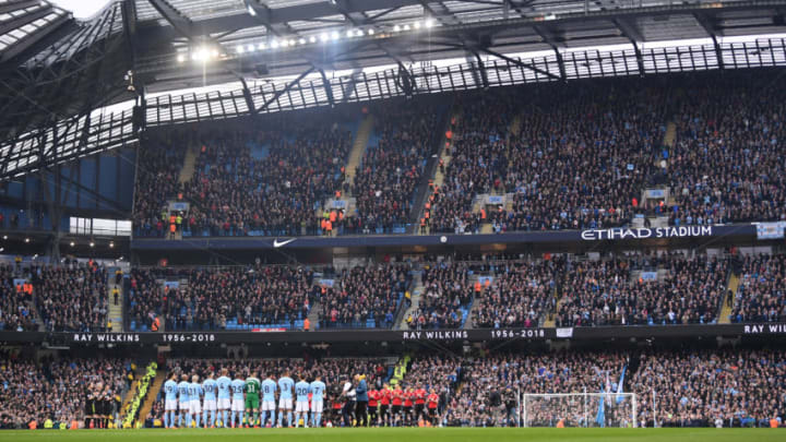 MANCHESTER, ENGLAND - APRIL 07: Fans, officials and players take part in a minute of applause for Ray Wilkins who passed away earlier in the week ahead of the Premier League match between Manchester City and Manchester United at Etihad Stadium on April 7, 2018 in Manchester, England. (Photo by Laurence Griffiths/Getty Images)