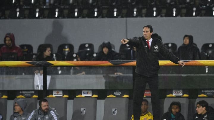 GUIMARAES, PORTUGAL - NOVEMBER 06: Unai Emery, Manager of Arsenal gives his team instructions during the UEFA Europa League group F match between Vitoria Guimaraes and Arsenal FC at Estadio Dom Afonso Henriques on November 06, 2019 in Guimaraes, Portugal. (Photo by Octavio Passos/Getty Images)