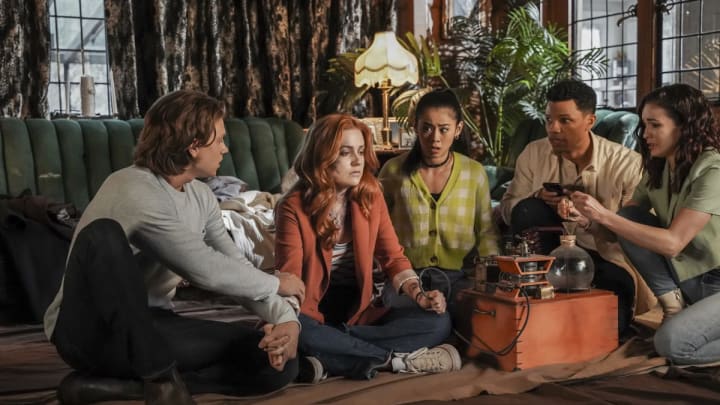 Nancy Drew — “The Echo of Lost Tears” — Image Number: NCD218a_00203r.jpg — Pictured (L-R): Alex Saxon as Ace, Kennedy McMann as Nancy, Leah Lewis as George, Tunji Kasim as Nick and Maddison Jaizani as Bess — Photo: Colin Bentley/The CW — © 2021 The CW Network, LLC. All Rights Reserved.