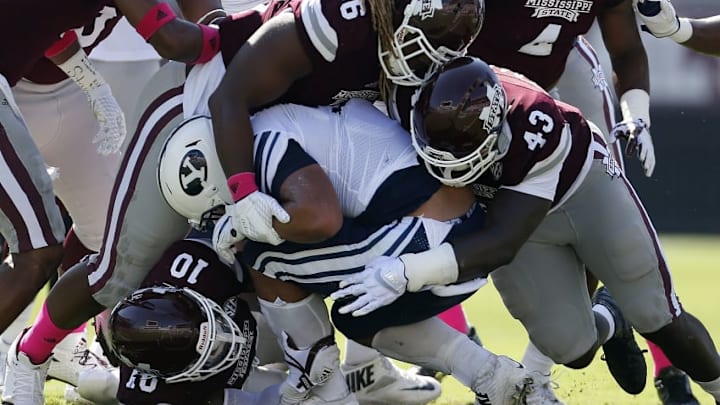 STARKVILLE, MS - OCTOBER 14: Ula Tolutau