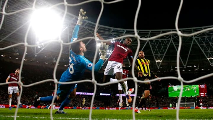 LONDON, ENGLAND - DECEMBER 22: Michail Antonio of West Ham United wins a header as Ben Foster of Watford dives to make a save during the Premier League match between West Ham United and Watford FC at London Stadium on December 22, 2018 in London, United Kingdom. (Photo by Christopher Lee/Getty Images)