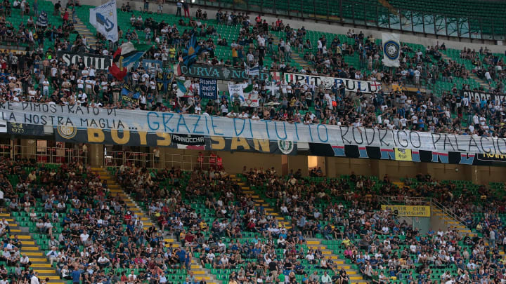 MILAN, ITALY – MAY 28: FC Internazionale Milano fans display a giant banner for Rodrigo Palacio prior to the Serie A match between FC Internazionale and Udinese Calcio at Stadio Giuseppe Meazza on May 28, 2017 in Milan, Italy. (Photo by Emilio Andreoli/Getty Images)