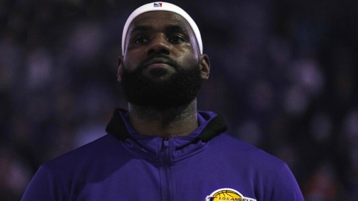 SAN FRANCISCO, CALIFORNIA - OCTOBER 08: LeBron James #6 of the Los Angeles Lakers stands during the singing of the National Anthem prior to playing the Golden State Warriors at Chase Center on October 08, 2021 in San Francisco, California. NOTE TO USER: User expressly acknowledges and agrees that, by downloading and/or using this photograph, User is consenting to the terms and conditions of the Getty Images License Agreement. (Photo by Thearon W. Henderson/Getty Images) SAN FRANCISCO, CALIFORNIA - OCTOBER 08: LeBron James #6 of the Los Angeles Lakers stands during the singing of the National Anthem prior to playing the Golden State Warriors at Chase Center on October 08, 2021 in San Francisco, California. NOTE TO USER: User expressly acknowledges and agrees that, by downloading and/or using this photograph, User is consenting to the terms and conditions of the Getty Images License Agreement. (Photo by Thearon W. Henderson/Getty Images)