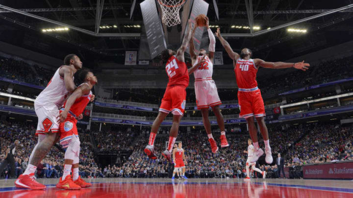 SACRAMENTO, CA - DECEMBER 2: Kris Dunn #32 of the Chicago Bulls goes up for the shot against Buddy Hield #24 and Harrison Barnes #40 of the Sacramento Kings on December 2, 2019 at Golden 1 Center in Sacramento, California. NOTE TO USER: User expressly acknowledges and agrees that, by downloading and or using this photograph, User is consenting to the terms and conditions of the Getty Images Agreement. Mandatory Copyright Notice: Copyright 2019 NBAE (Photo by Rocky Widner/NBAE via Getty Images)