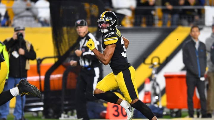 PITTSBURGH, PA - NOVEMBER 10: Minkah Fitzpatrick #39 of the Pittsburgh Steelers returns a fumble for a 43 yard touchdown during the second quarter against the Los Angeles Rams at Heinz Field on November 10, 2019 in Pittsburgh, Pennsylvania. (Photo by Joe Sargent/Getty Images)