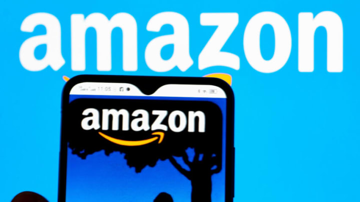 UKRAINE - 2022/01/12: In this photo illustration, the Amazon Books logo is seen displayed on a smartphone screen and the Amazon logo in the background. (Photo Illustration by Igor Golovniov/SOPA Images/LightRocket via Getty Images)