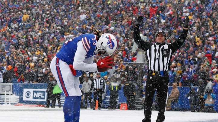 Rubber pellets on field delay Steelers vs. Bills game