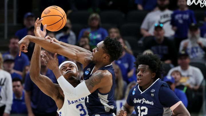 Oscar Tshiebwe Kentucky Wildcats KC Ndefo Saint Peter’s Peacocks (Photo by Andy Lyons/Getty Images)