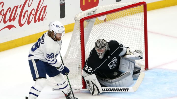 LOS ANGELES, CALIFORNIA – MARCH 05: Jonathan Quick #32 of the Los Angeles Kings tends the net against William Nylander #88 of the Toronto Maple Leafs . (Photo by Katelyn Mulcahy/Getty Images