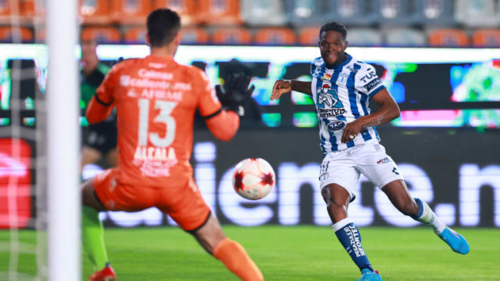 Avilés Hurtado watches as his shot zips past Tijuana coalie Gil Aceves, flying just wide of the far post. (Photo by Hector Vivas/Getty Images)