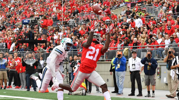 COLUMBUS, OH – SEPTEMBER 22: Parris Campbell #21 of the Ohio State Buckeyes pulls in a 37-yard touchdown catch in the first quarter in front of Roderic Teamer Jr. #2 of the Tulane Green Wave at Ohio Stadium on September 22, 2018 in Columbus, Ohio. (Photo by Jamie Sabau/Getty Images)