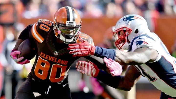 Oct 9, 2016; Cleveland, OH, USA; New England Patriots outside linebacker Jamie Collins (91) tackles Cleveland Browns wide receiver Ricardo Louis (80) during the second half at FirstEnergy Stadium. The Patriots won 33-13. Mandatory Credit: Ken Blaze-USA TODAY Sports