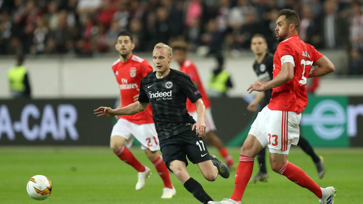 FRANKFURT AM MAIN, GERMANY – APRIL 18: Sebastian Rode of Eintracht Frankfurt and Jardel of Benfica clash during the UEFA Europa League Quarter Final Second Leg match between Eintracht Frankfurt and Benfica at Commerzbank-Arena on April 18, 2019 in Frankfurt am Main, Germany. (Photo by Maja Hitij/Getty Images)