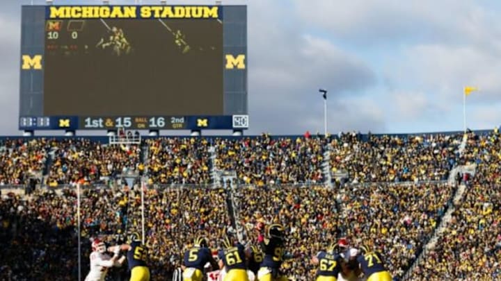 Nov 1, 2014; Ann Arbor, MI, USA; Michigan Wolverines quarterback Devin Gardner (98) passes the ball in the second quarter against the Indiana Hoosiers at Michigan Stadium. Mandatory Credit: Rick Osentoski-USA TODAY Sports Nov 1, 2014; Ann Arbor, MI, USA; Michigan Wolverines quarterback Devin Gardner (98) passes the ball in the second quarter against the Indiana Hoosiers at Michigan Stadium. Mandatory Credit: Rick Osentoski-USA TODAY Sports