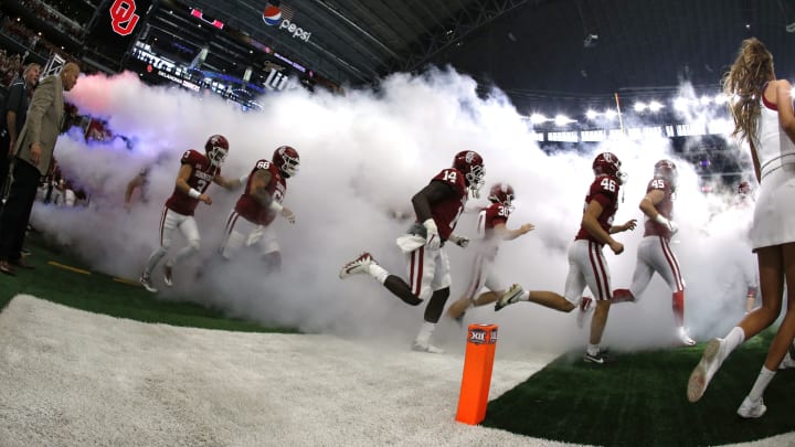ARLINGTON, TX – The Oklahoma Sooners take the field before playing the TCU Horned Frogs.  (Photo by Ron Jenkins/Getty Images)