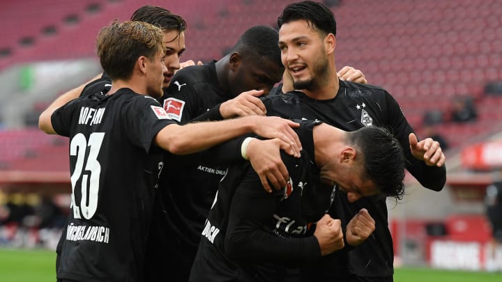 Lars Stindl jubelt mit seinen Mannschaftskameraden nach dem 3:0 in Köln
