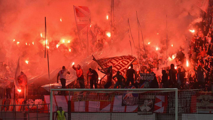Die Ultras des 1. FC Köln sind für Ausschreitungen und massive Pyroshows bekannt