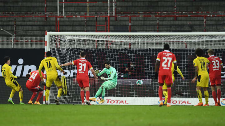 Ecke offen - hieß es beim BVB zuletzt ein wenig zu oft
