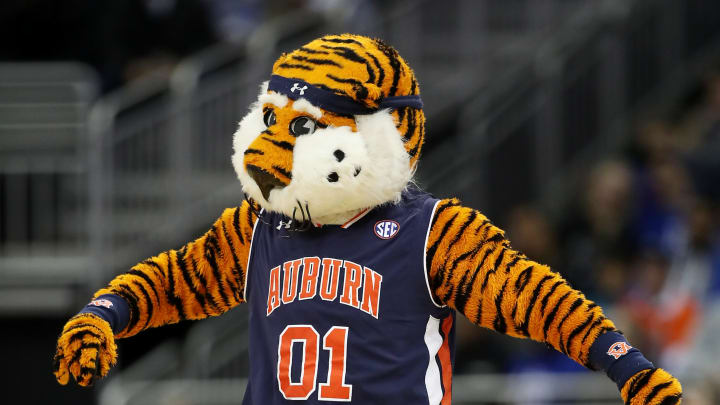 KANSAS CITY, MISSOURI – MARCH 29: The Auburn Tigers mascot performs. (Photo by Christian Petersen/Getty Images)