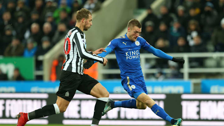 NEWCASTLE UPON TYNE, ENGLAND – DECEMBER 09: Jamie Vardy of Leicester City and Florian Lejeune of Newcastle United in acion during the Premier League match between Newcastle United and Leicester City at St. James Park on December 9, 2017 in Newcastle upon Tyne, England. (Photo by Jan Kruger/Getty Images)