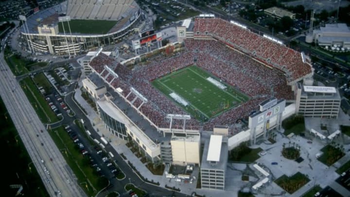 TAMPA - SEPTEMBER 20: A wide aerial view of the new Raymond James Stadium with Houlihan Stadium in the background during the game between the Tampa Bay Buccaneers and the Chicago Bears on September 20, 1998 in Tampa, Florida. The Buccaneers defeated the Bears 27-15. (Photo by Scott Halleran/Getty Images)