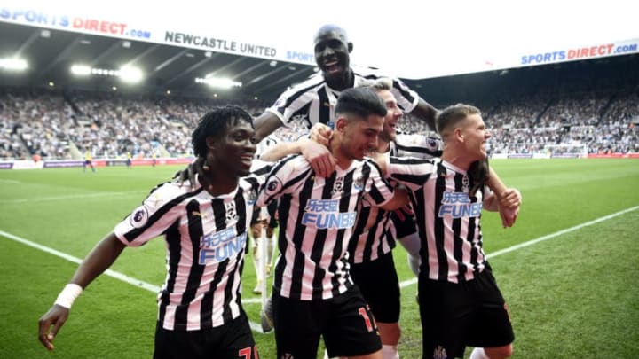 NEWCASTLE UPON TYNE, ENGLAND - APRIL 20: Ayoze Perez of Newcastle United celebrates with teammates after scoring his team's third goal during the Premier League match between Newcastle United and Southampton FC at St. James Park on April 20, 2019 in Newcastle upon Tyne, United Kingdom. (Photo by Stu Forster/Getty Images)