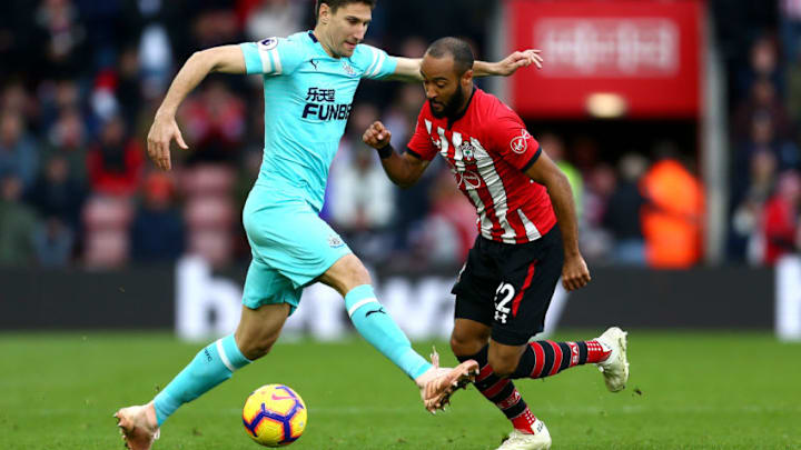 SOUTHAMPTON, ENGLAND - OCTOBER 27: Nathan Redmond of Southampton is challenged by Federico Fernandez of Newcastle United during the Premier League match between Southampton FC and Newcastle United at St Mary's Stadium on October 27, 2018 in Southampton, United Kingdom. (Photo by Jordan Mansfield/Getty Images)