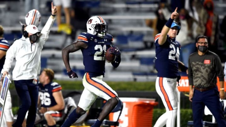 Auburn defensive back Smoke Monday (21) runs back an interception at Jordan-Hare Stadium in Auburn, Ala., on Saturday, Nov. 21, 2020.Auburn Ut