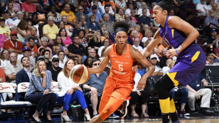 UNCASVILLE, CT - AUGUST 19: Jasmine Thomas #5 of the Connecticut Sun drives to the basket against the Los Angeles Sparks on August 19, 2018 at the Mohegan Sun Arena in Uncasville, Connecticut. NOTE TO USER: User expressly acknowledges and agrees that, by downloading and/or using this Photograph, user is consenting to the terms and conditions of the Getty Images License Agreement. Mandatory Copyright Notice: Copyright 2018 NBAE (Photo by Brian Babineau/NBAE via Getty Images)