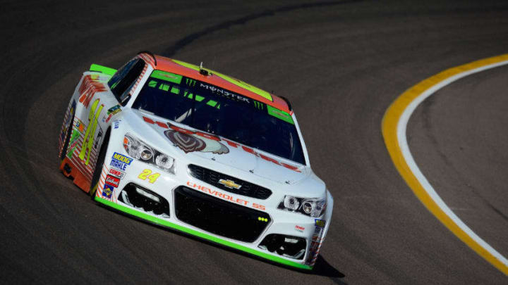 AVONDALE, AZ - NOVEMBER 10: Chase Elliott, driver of the #24 Hooters Chevrolet, drives during practice for the Monster Engergy NASCAR Cup Series Can-Am 500 at Phoenix International Raceway on November 10, 2017 in Avondale, Arizona. (Photo by Robert Laberge/Getty Images)