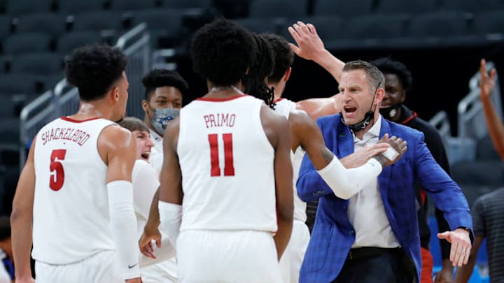 INDIANAPOLIS, INDIANA - MARCH 22: Head coach Nate Oats of the Alabama Crimson Tide reacts with his team in the first half against the Maryland Terrapins in the second round game of the 2021 NCAA Men's Basketball Tournament at Bankers Life Fieldhouse on March 22, 2021 in Indianapolis, Indiana. (Photo by Sarah Stier/Getty Images)