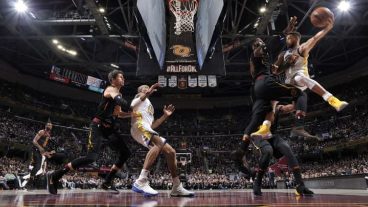 CLEVELAND, OH - JANUARY 15: Stephen Curry #30 of the Golden State Warriors looks to pass against the Cleveland Cavaliers on January 15, 2018 at Quicken Loans Arena in Cleveland, Ohio. NOTE TO USER: User expressly acknowledges and agrees that, by downloading and or using this Photograph, user is consenting to the terms and conditions of the Getty Images License Agreement. Mandatory Copyright Notice: Copyright 2018 NBAE (Photo by David Liam Kyle/NBAE via Getty Images)