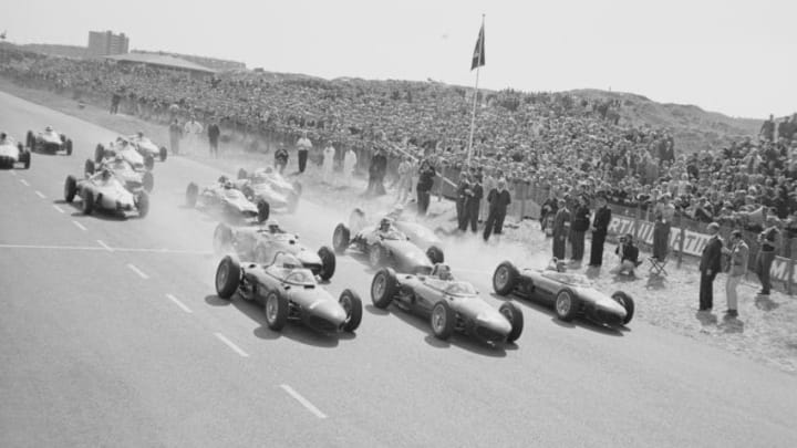 1961 Dutch Grand Prix, Starting Grid: at the forefront Phil Hill driving #1 Ferrari, Wolfgang von Trips driving #3 Ferrari, and Richie Ginther driving #2 Ferrari, followed by Stirling Moss driving #14 Lotus-Climax, Graham Hill driving #4 Brm-Climax and Dan Gurney driving #7 Porsche, Circuit Park Zandvoort, Zandvoort, Netherlands, 22nd May 1961. (Photo by Michael Hardy/Daily Express/Hulton Archive/Getty Images)