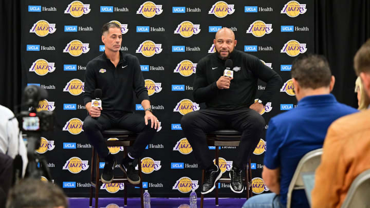 Los Angeles Lakers coach Darvin Ham (R) and VP of Operations Rob Pelinka (Photo by Frederic J. BROWN / AFP)