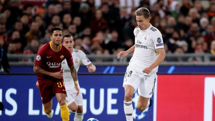 ROME, ITALY – NOVEMBER 27: (L-R) Justin Kluivert of AS Roma, Marcos Llorenta of Real Madrid during the UEFA Champions League match between AS Roma v Real Madrid at the Stadio Olimpico Rome on November 27, 2018 in Rome Italy (Photo by David S. Bustamante/Soccrates/Getty Images)