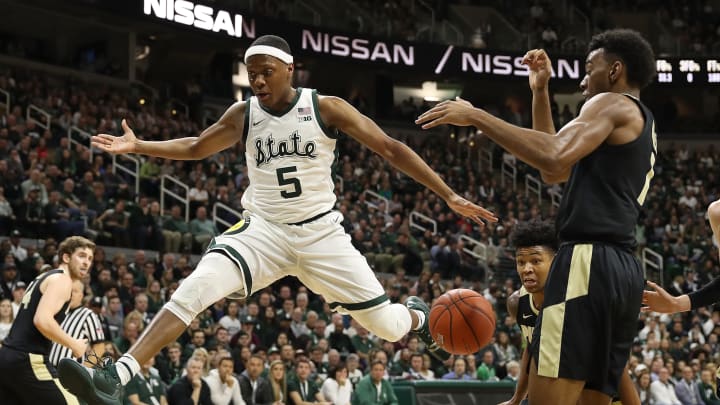 EAST LANSING, MICHIGAN – JANUARY 08: Cassius Winston #5 of the Michigan State Spartans loses control of the ball next to Aaron Wheeler #1 of the Purdue Boilermakers during the first half at Breslin Center on January 08, 2019 in East Lansing, Michigan. (Photo by Gregory Shamus/Getty Images)