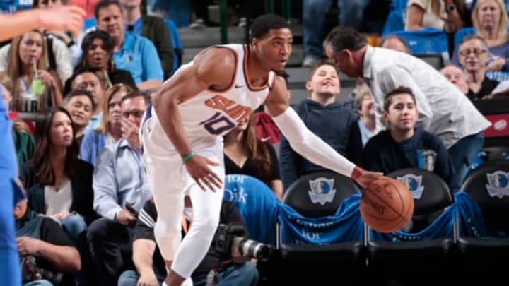 DALLAS, TX – APRIL 10: Shaquille Harrison #10 of the Phoenix Suns handles the ball during the game against the Dallas Mavericks on April 10, 2018 at the American Airlines Center in Dallas, Texas. NOTE TO USER: User expressly acknowledges and agrees that, by downloading and or using this photograph, User is consenting to the terms and conditions of the Getty Images License Agreement. Mandatory Copyright Notice: Copyright 2018 NBAE (Photo by Glenn James/NBAE via Getty Images)