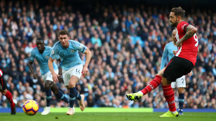 MANCHESTER, ENGLAND – NOVEMBER 04: Danny Ings of Southampton scores a penalty for his team’s first goal during the Premier League match between Manchester City and Southampton FC at Etihad Stadium on November 4, 2018 in Manchester, United Kingdom. (Photo by Clive Brunskill/Getty Images)