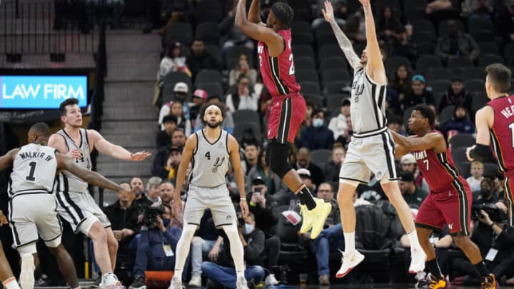 Miami Heat forward Jimmy Butler (22) shoots during the first half against the San Antonio Spurs(Scott Wachter-USA TODAY Sports)