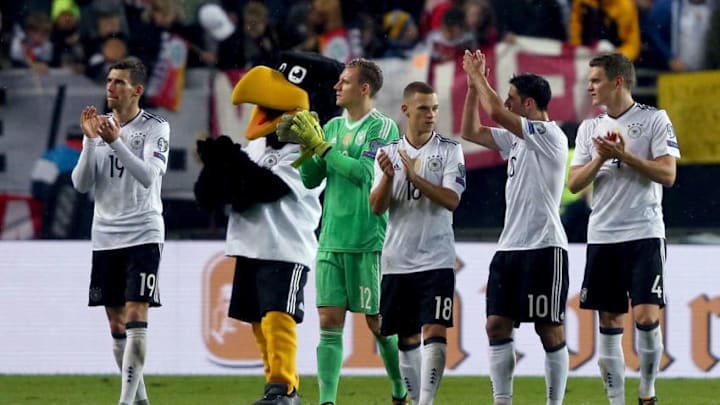 KAISERSLAUTERN, GERMANY - OCTOBER 08: The team of Germany celebrates after winning 5-1 the FIFA 2018 World Cup Qualifier between Germany and Azerbaijan at Fritz-Walter-Stadion on October 8, 2017 in Kaiserslautern, Germany. (Photo by Christof Koepsel/Bongarts/Getty Images)