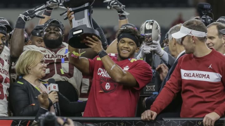 ARLINGTON, TX - DECEMBER 01: Oklahoma Sooners quarterback Kyler Murray (1) holds up the Big 12 Trophy after winning the Big 12 Championship game between the Texas Longhorns and the Oklahoma Sooners on December 1, 2018 at AT&T Stadium in Arlington, Texas. (Photo by Matthew Pearce/Icon Sportswire via Getty Images)